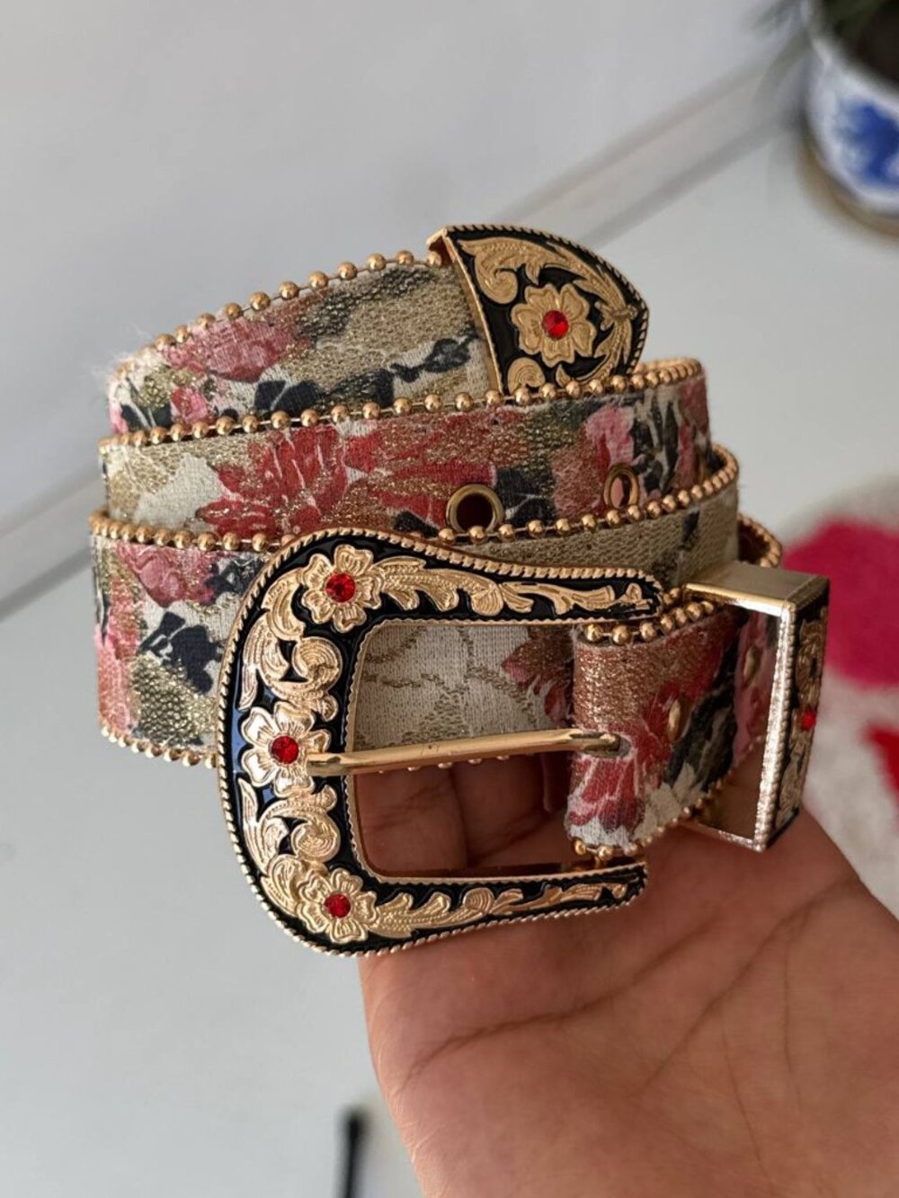 Beige Floral Western Belt with Ornate Gold-Tone Buckle - Picture 4 of 7